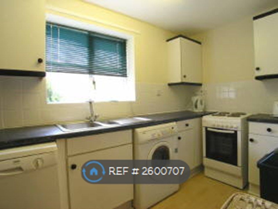 Property photo 3 of 6 Kitchen