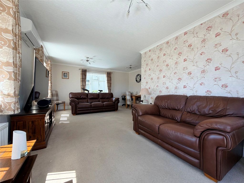 Property photo 3 of 19 Picture No. 16