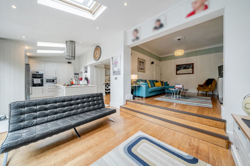 Property photo 2 of 13 1455663-17-69Fb63...