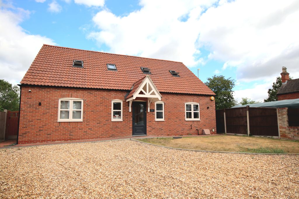 Property photo 1 of 32