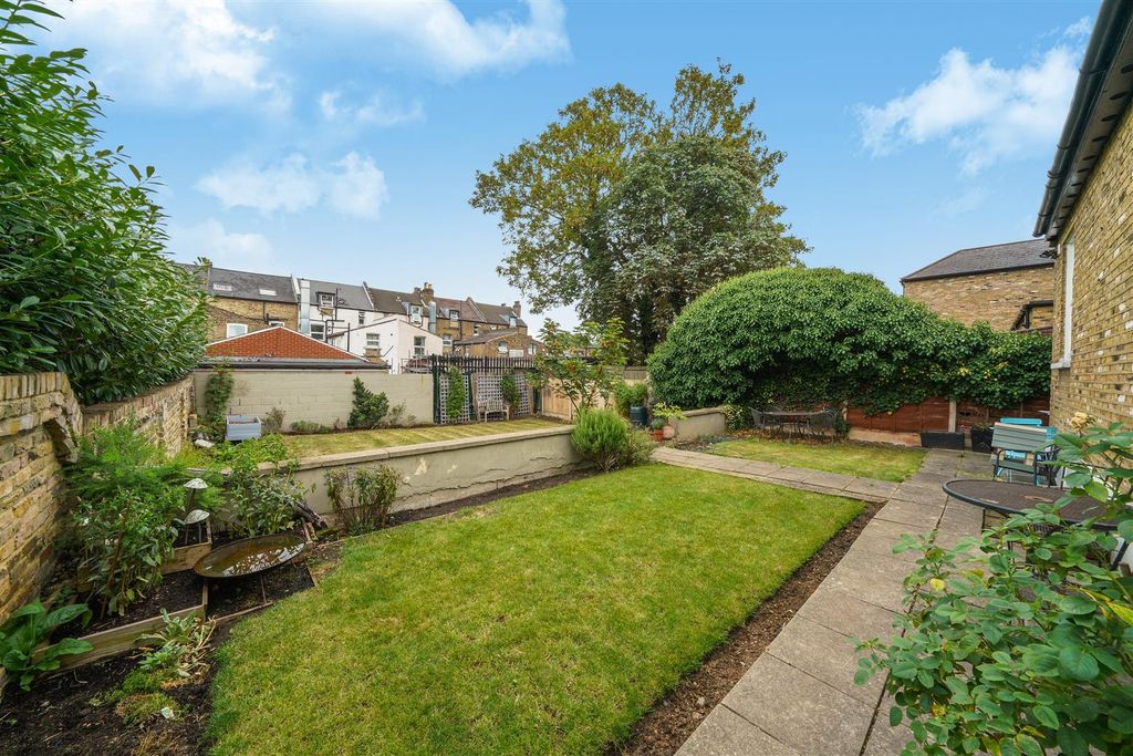 Property photo 3 of 12 Flat B, 129 Wellmeadow Road - Cxnlgzvwyhe33Iswun49