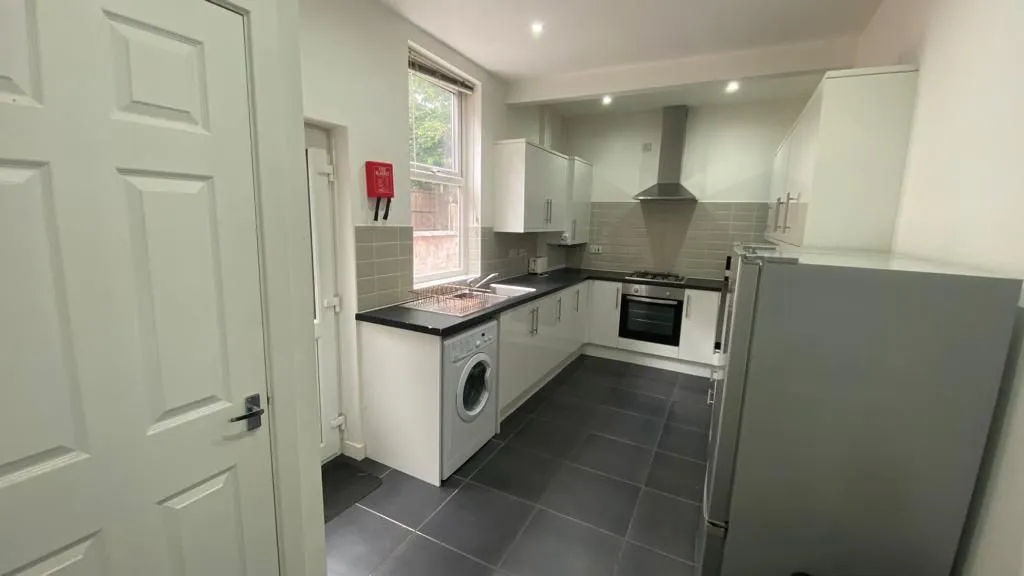 Room 4, Walsgrave Road, Coventry CV2 - View 3