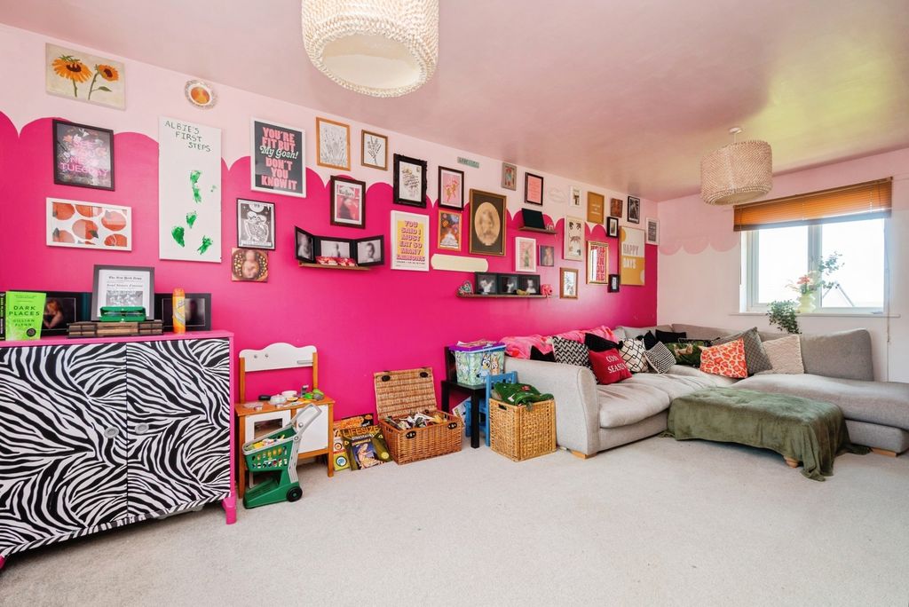 Property photo 2 of 10 Pbox-Img.Jpg
