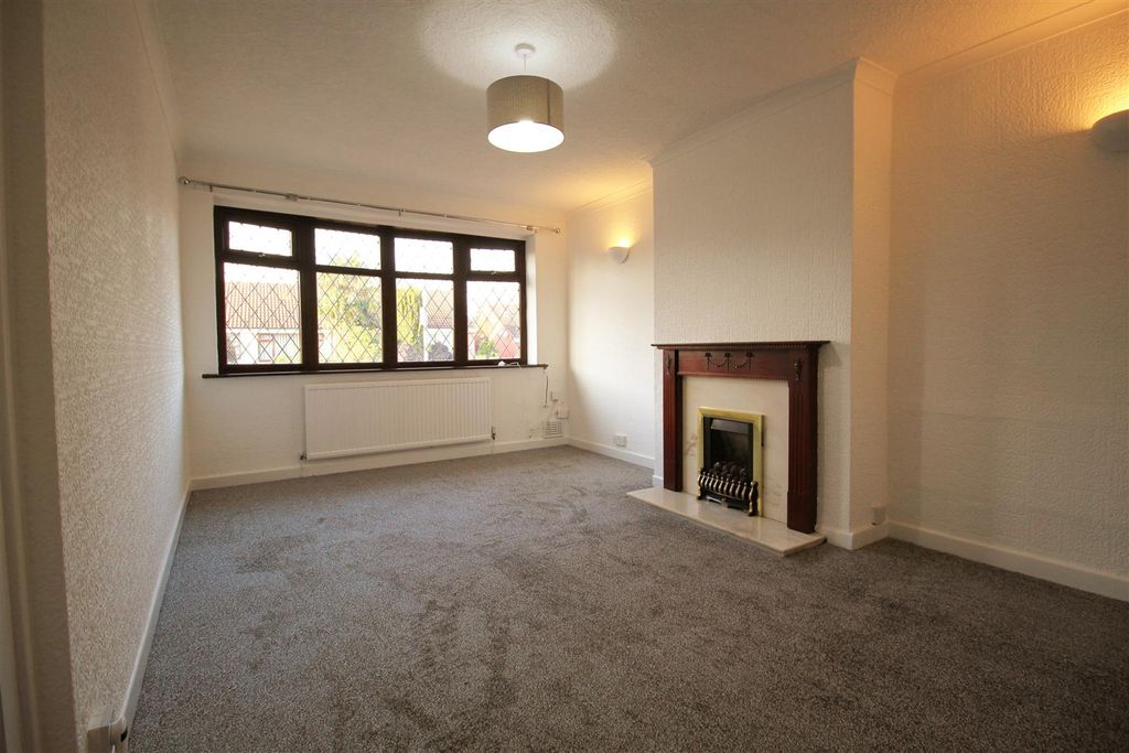 Property photo 2 of 15 Lounge.Jpg