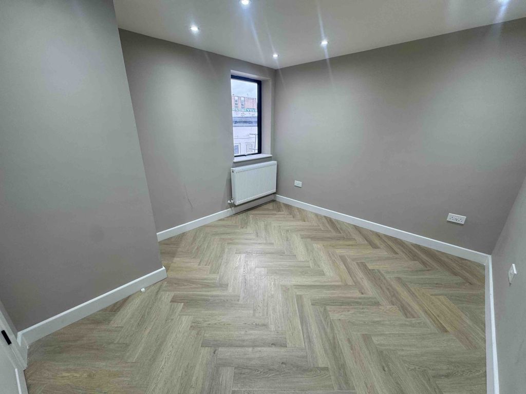 Property photo 3 of 9 Gallery