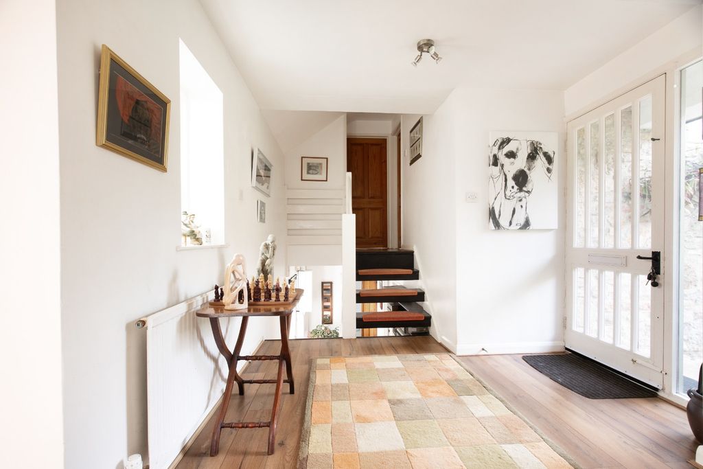 Property photo 2 of 19 2860476