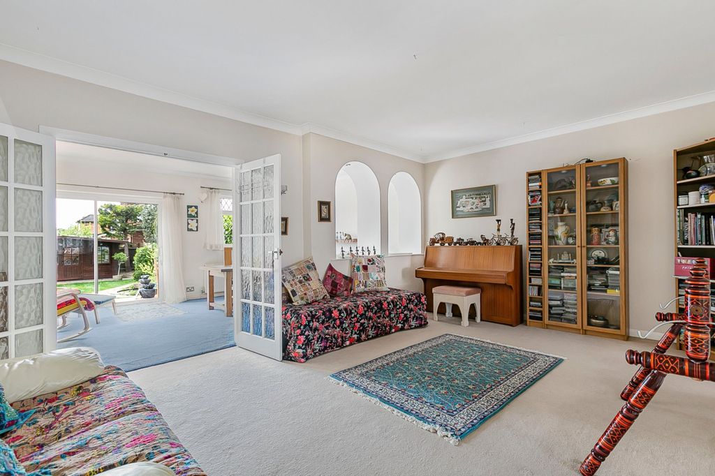 Property photo 2 of 24 Picture No. 37