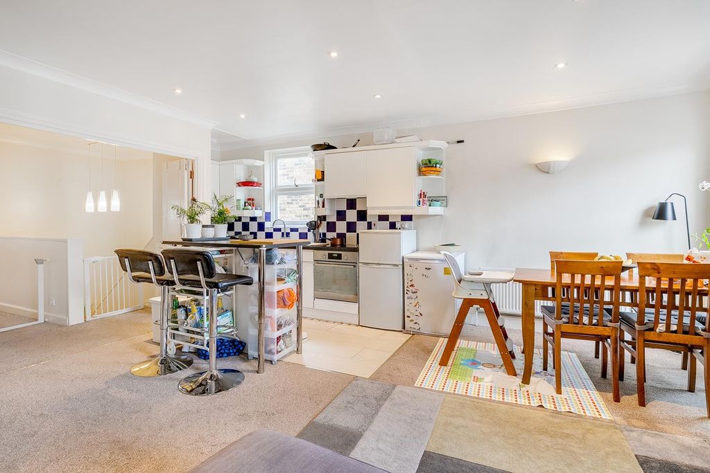 Property photo 3 of 9 Kitchen / Dining Area