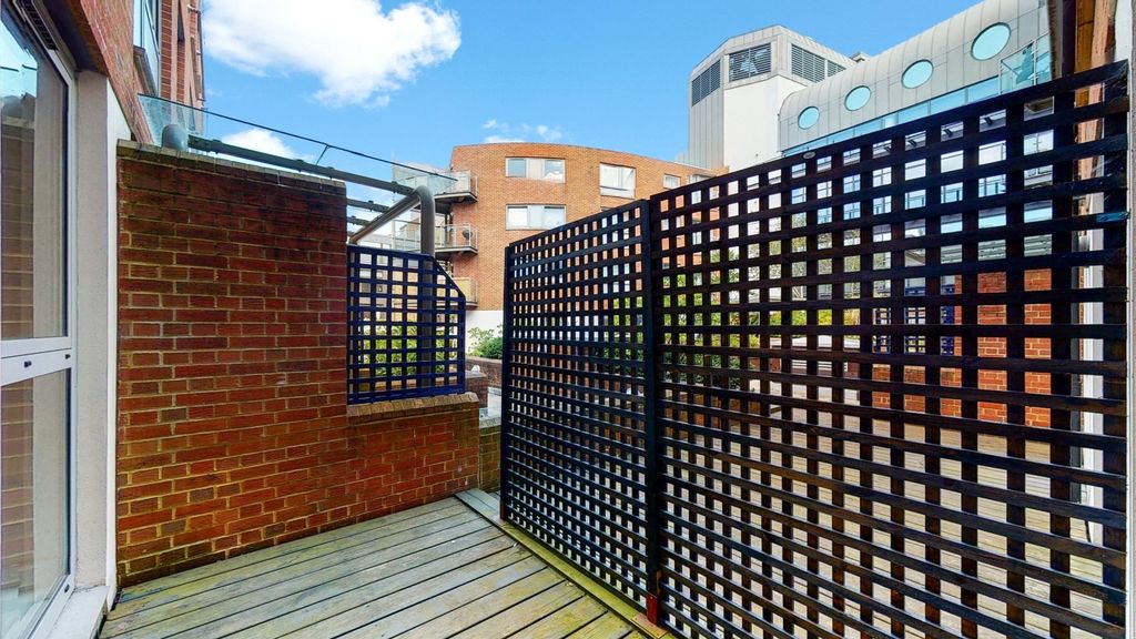 Property photo 3 of 21 Picture No. 17