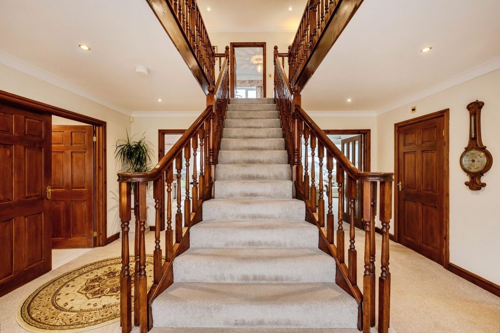 Property photo 2 of 36 Pbox-Img.Jpg