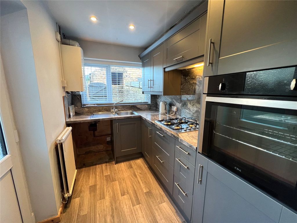 Property photo 2 of 12 Modern Kitchen