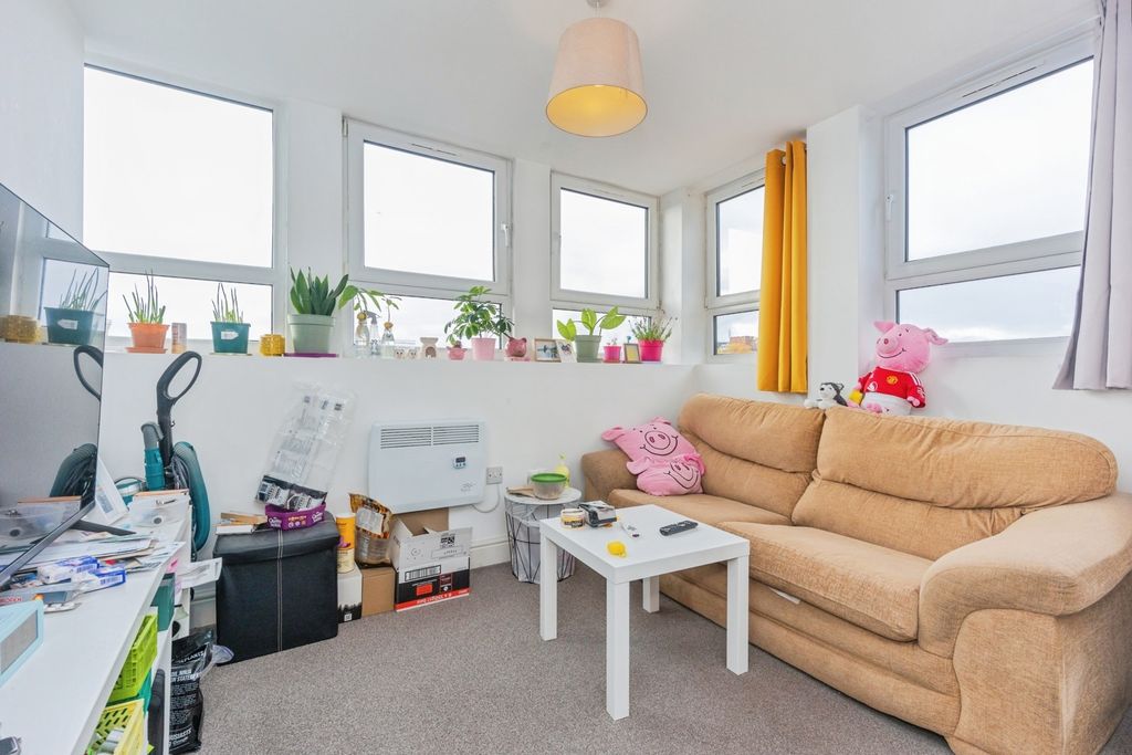 Property photo 2 of 17 Photo