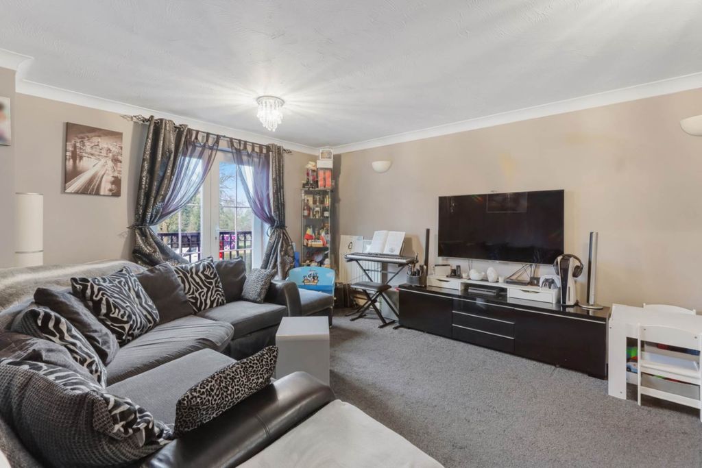 Property photo 2 of 18