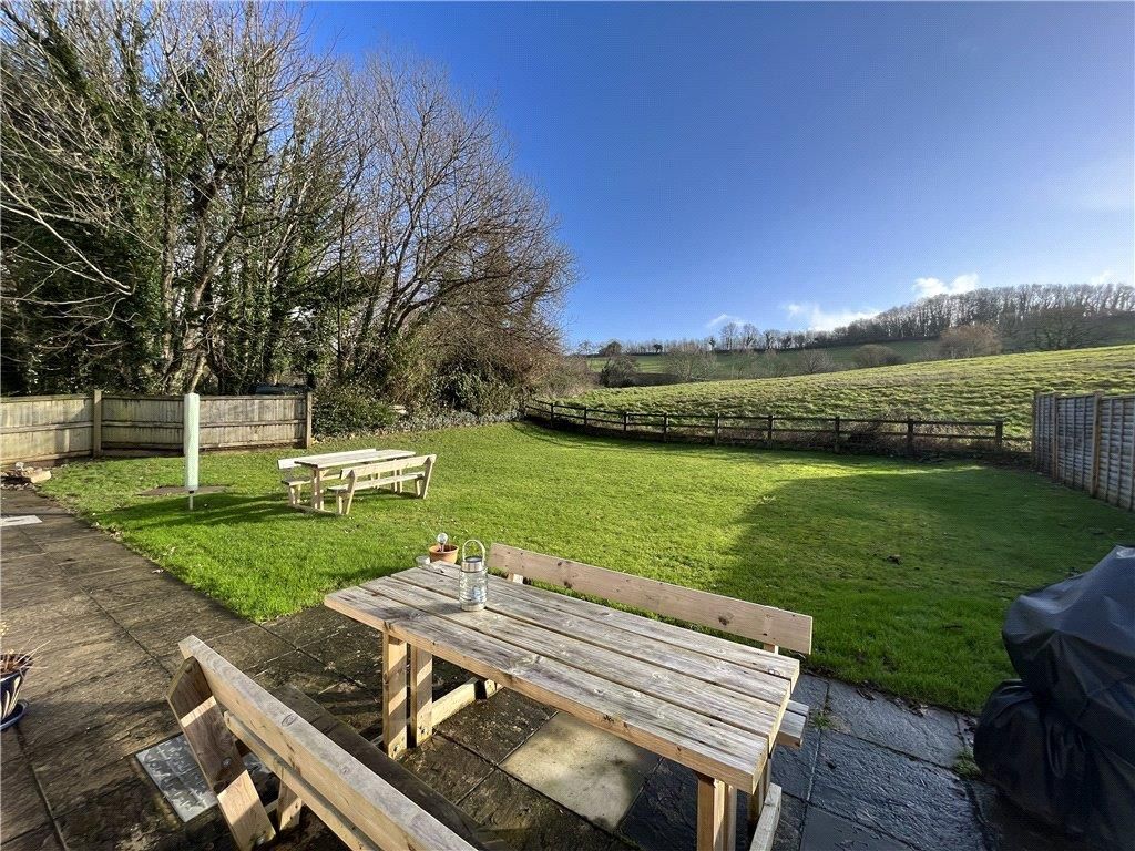 Property photo 2 of 12 Garden