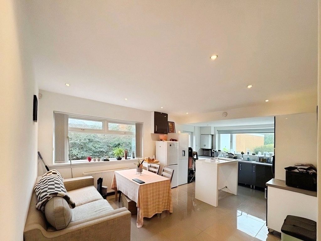 Property photo 2 of 14 Picture No. 18