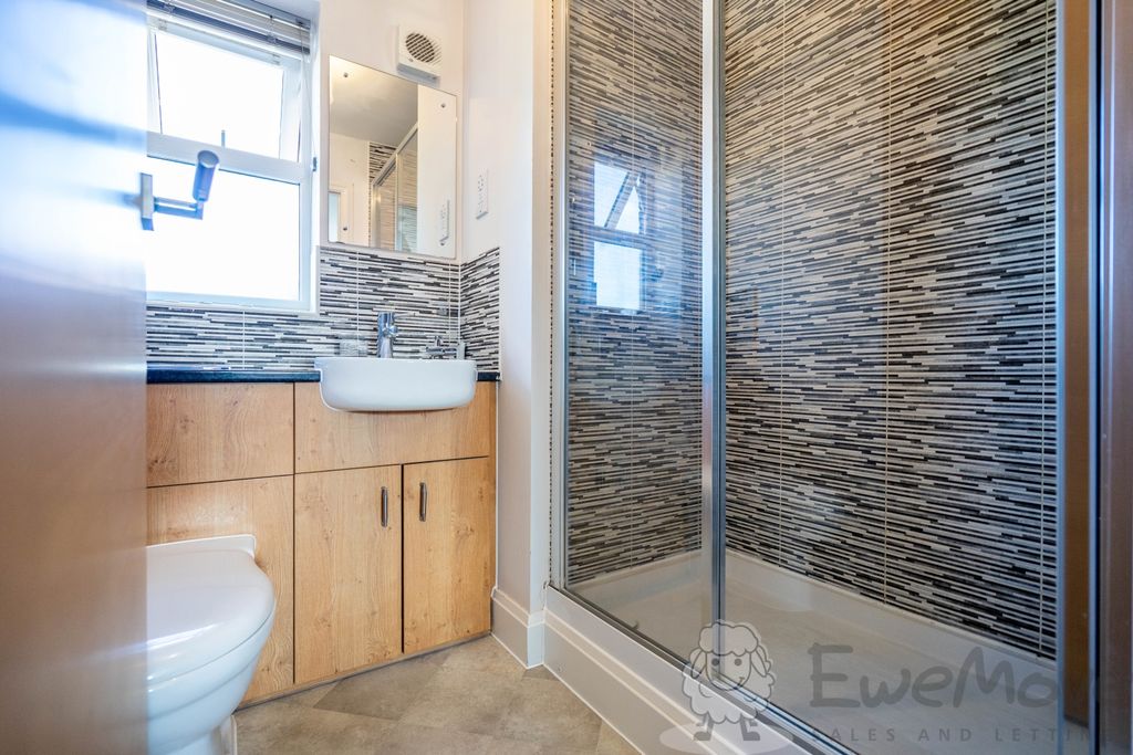 Property photo 3 of 12 Ensuite Shower Room