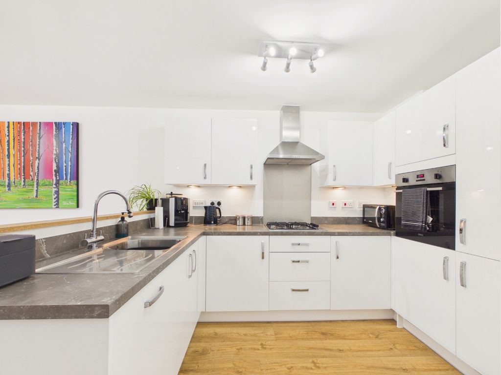 Property photo 3 of 24 5104966