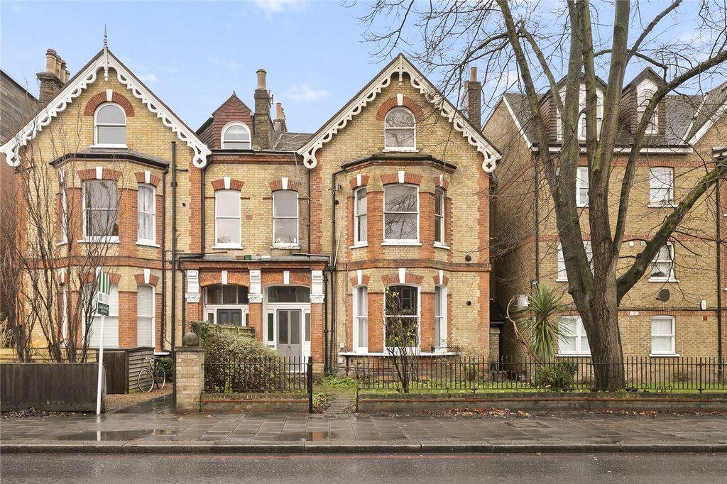 Property photo 2 of 10 External