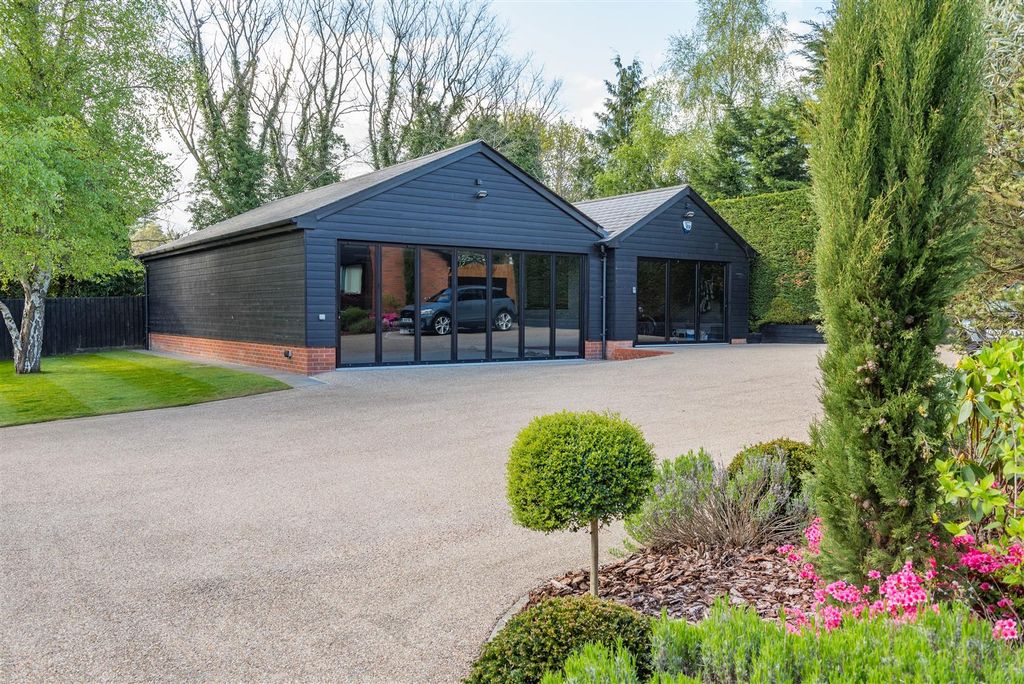 Property photo 3 of 44 Briargate_113.Jpg