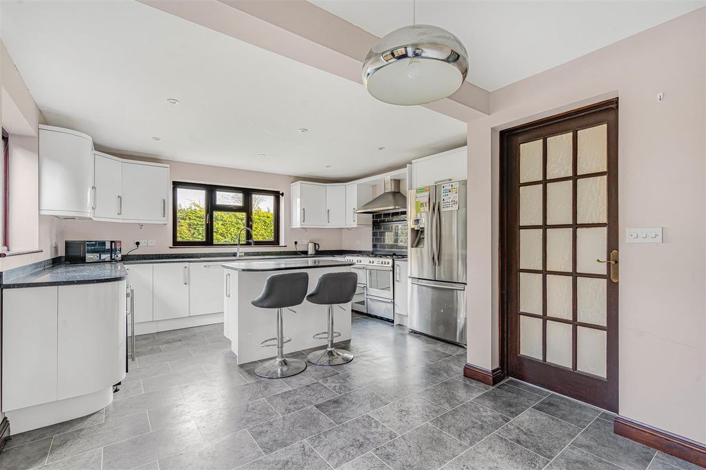 Property photo 2 of 29 30_77383-1.Jpg