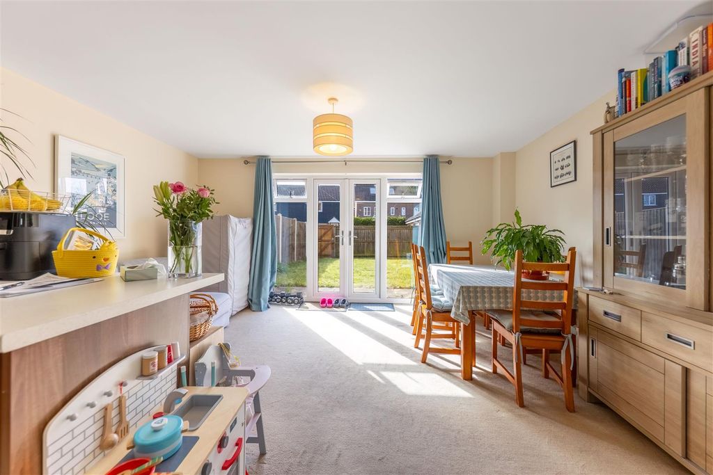 Property photo 3 of 11 Kitchen Diner