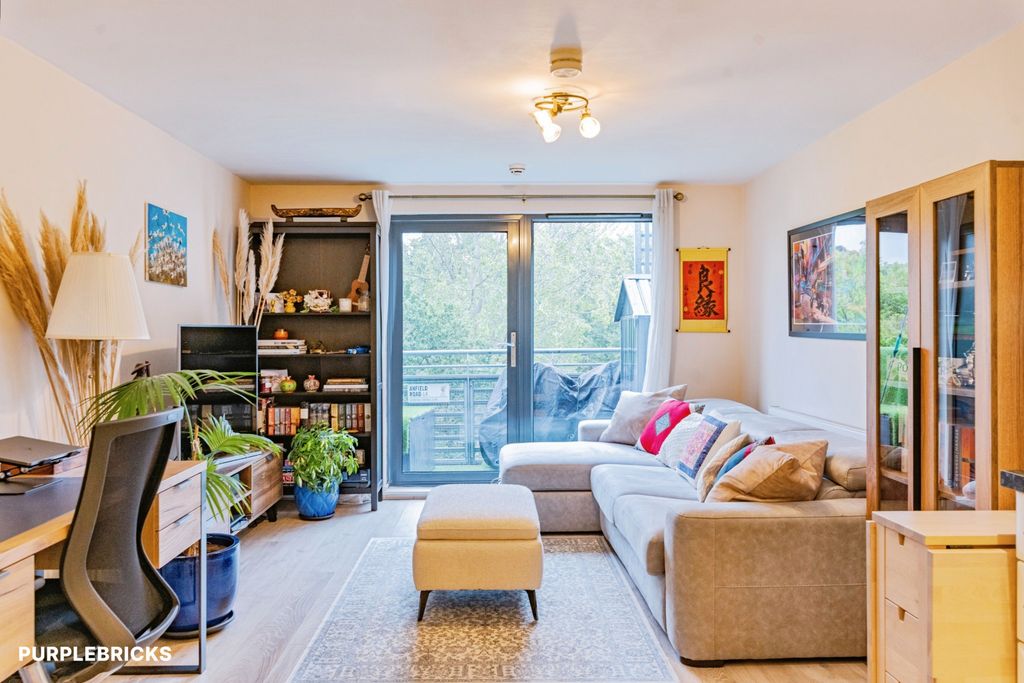 Property photo 1 of 15 Living / Dining Room