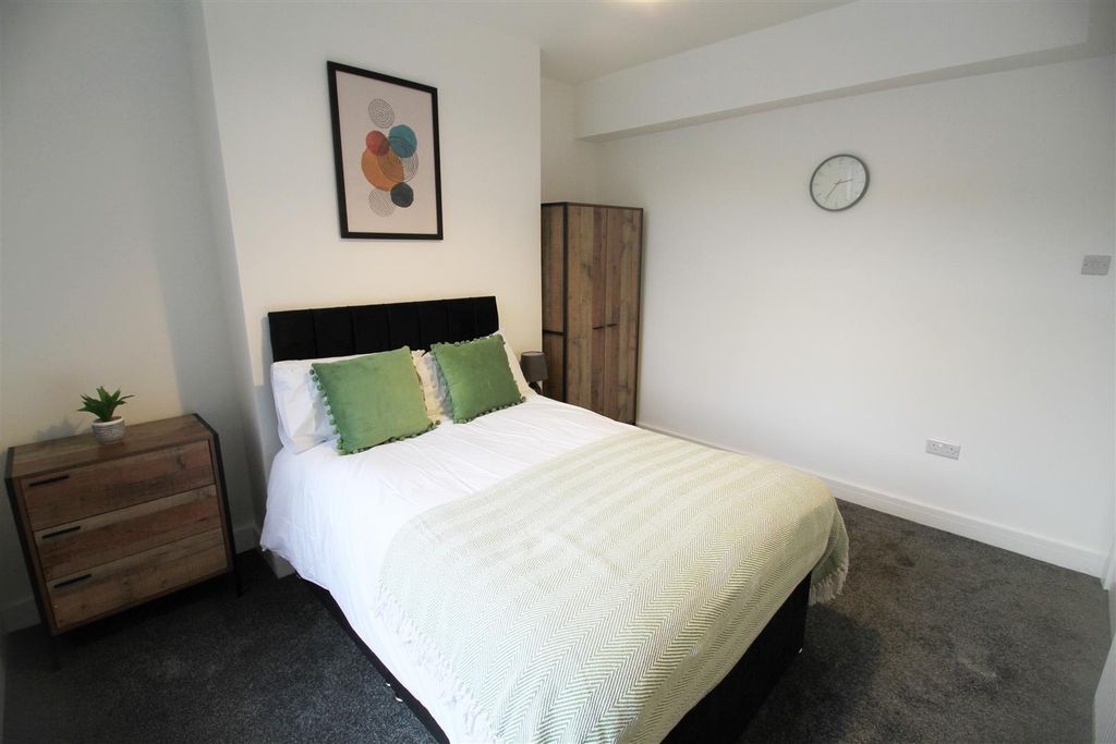 Property photo 1 of 5 Bedroom 1.Jpg