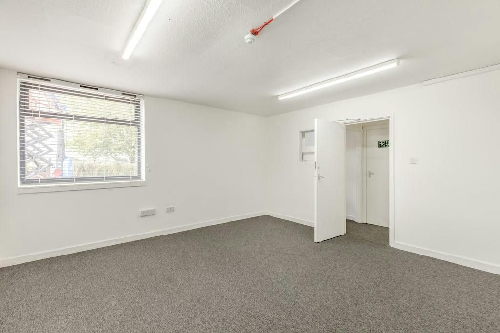 Property photo 3 of 5 Heywood-Distribution-Park_Unit-Unit-P01-17_20260512-125750.Jpg