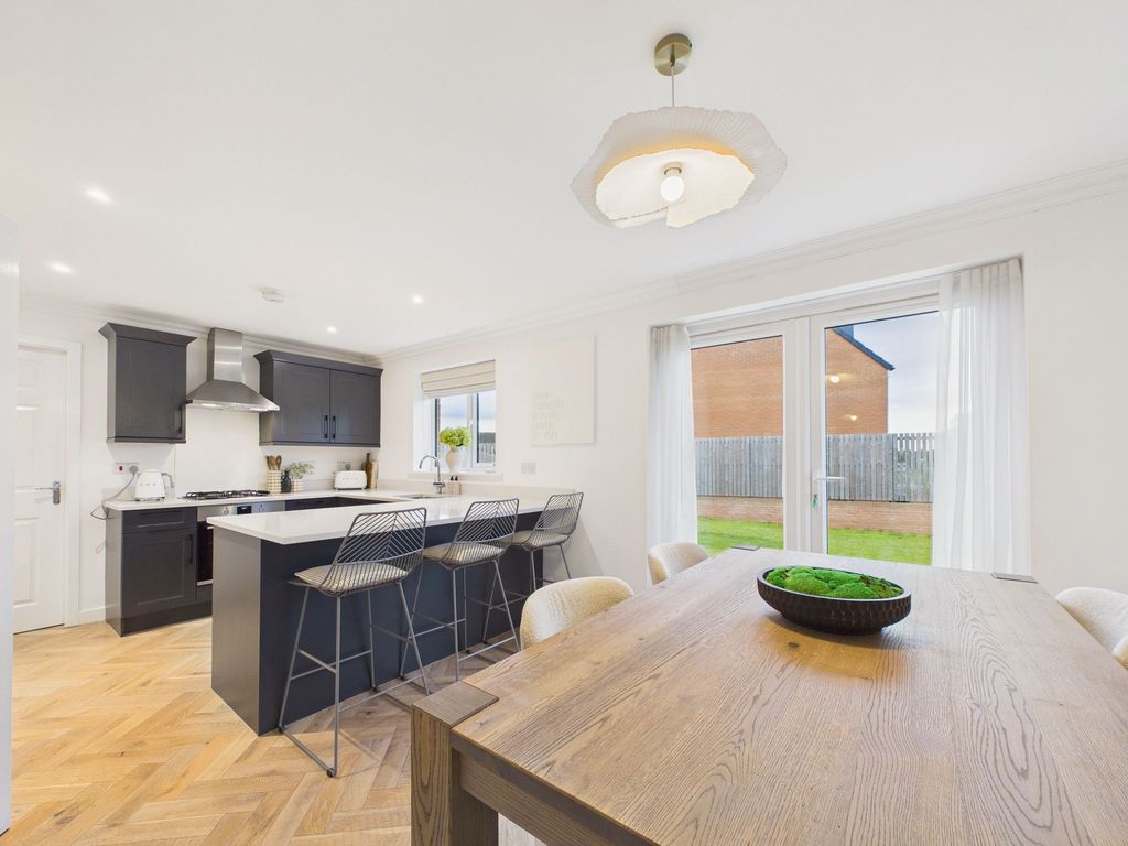 Property photo 3 of 15 Dining Kitchen