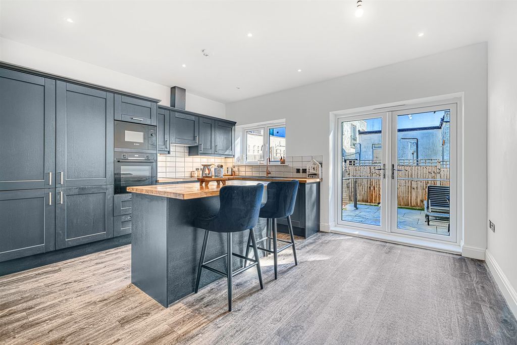 Property photo 3 of 19 176A2640_Hdr-Edit.Jpg
