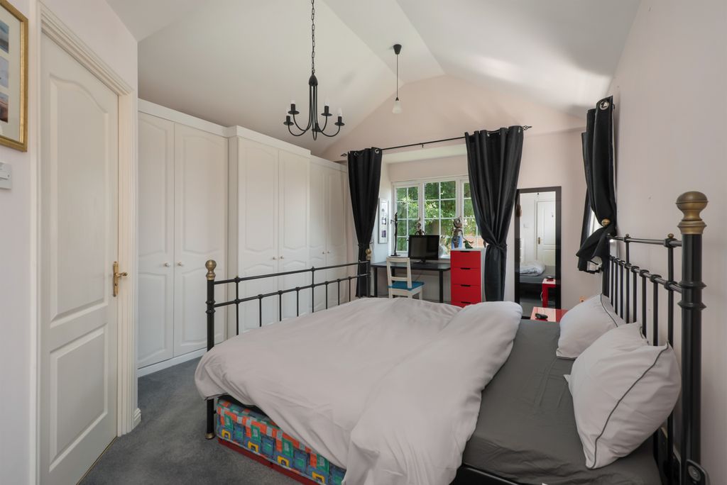 Property photo 3 of 22 Bedroom