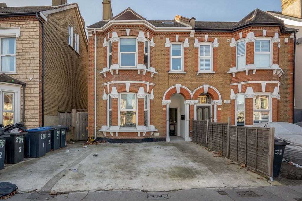 Property photo 1 of 33