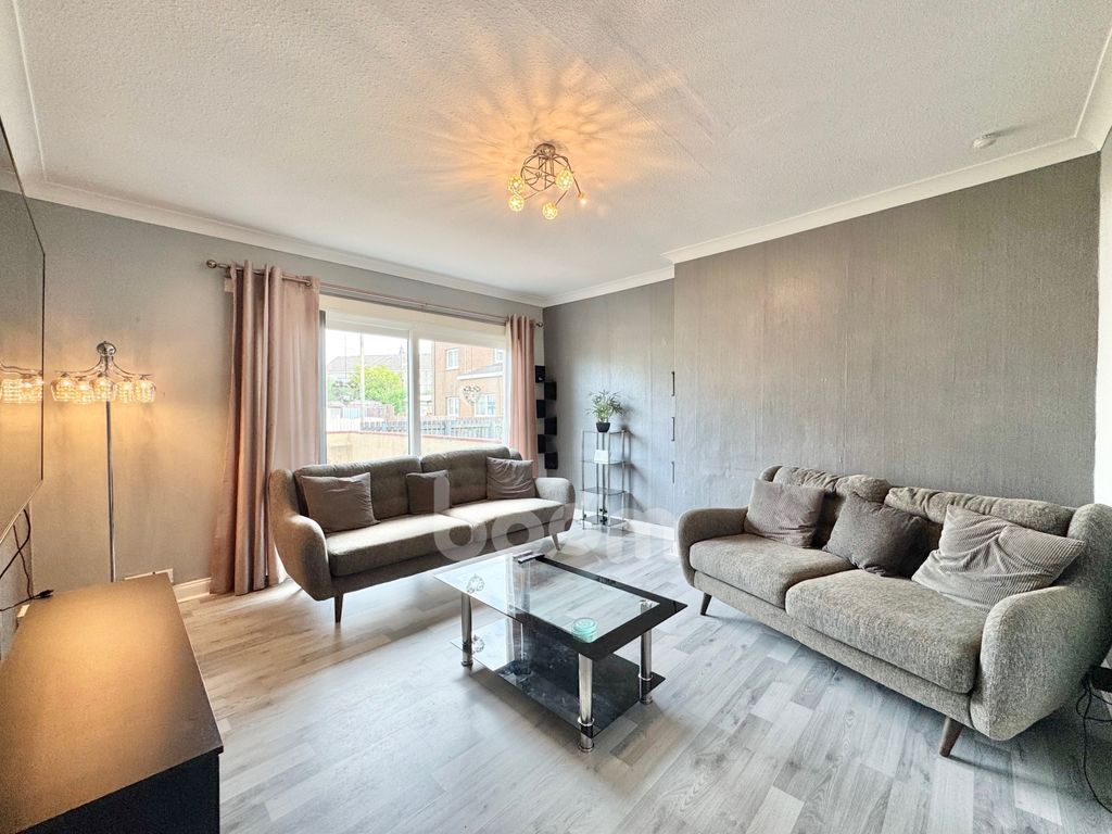 Property photo 2 of 20 Arran Drive, Johnstone Lounge