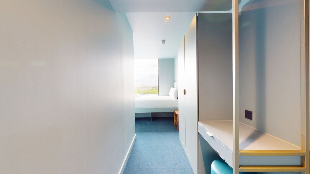 Property photo 3 of 21 Hallway