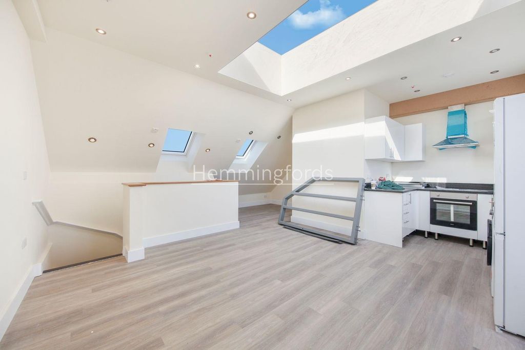 Property photo 3 of 16 Flat 10, 54 Gray's Inn Road - Tfvt5Bnpwafafblcvevd