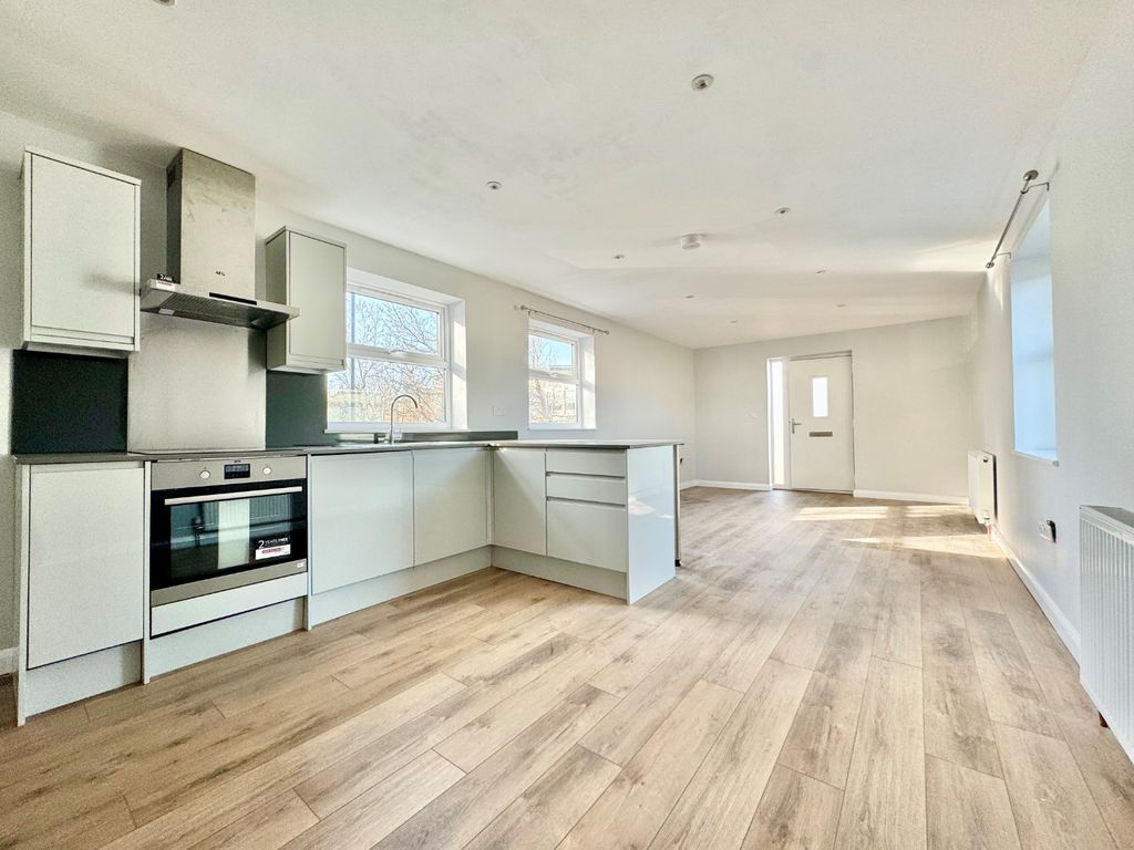 Property photo 2 of 11 3149333