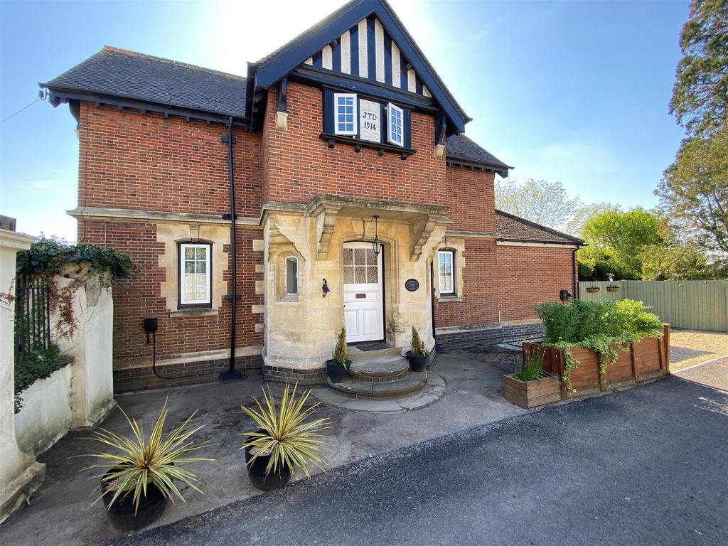 Property photo 3 of 23