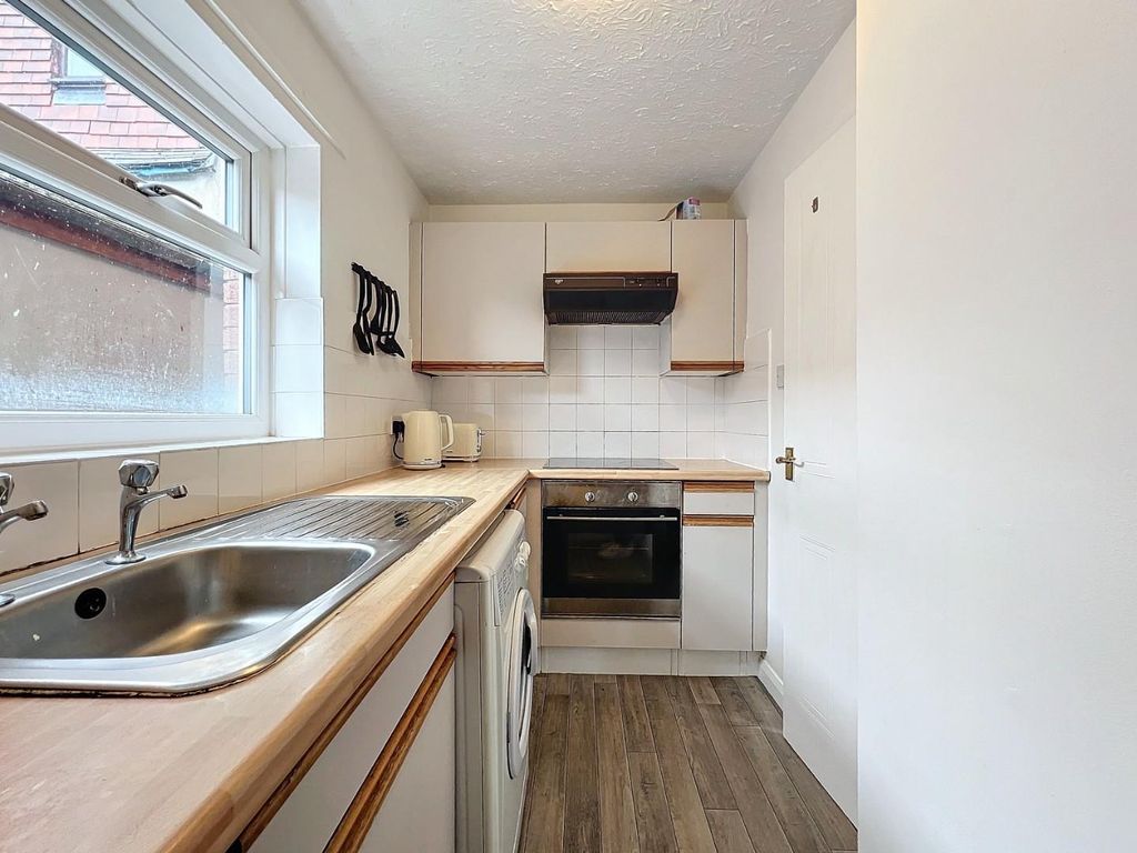 Property photo 3 of 14 Kitchen