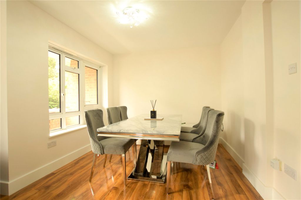 Property photo 2 of 10 Dining Area
