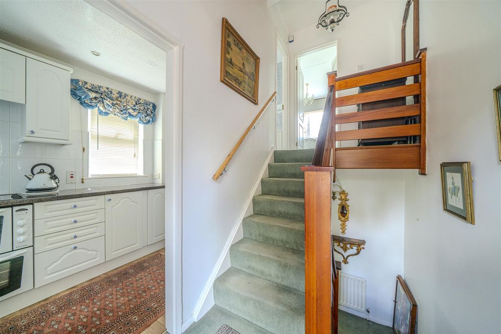 Property photo 2 of 15 Entrance Hall