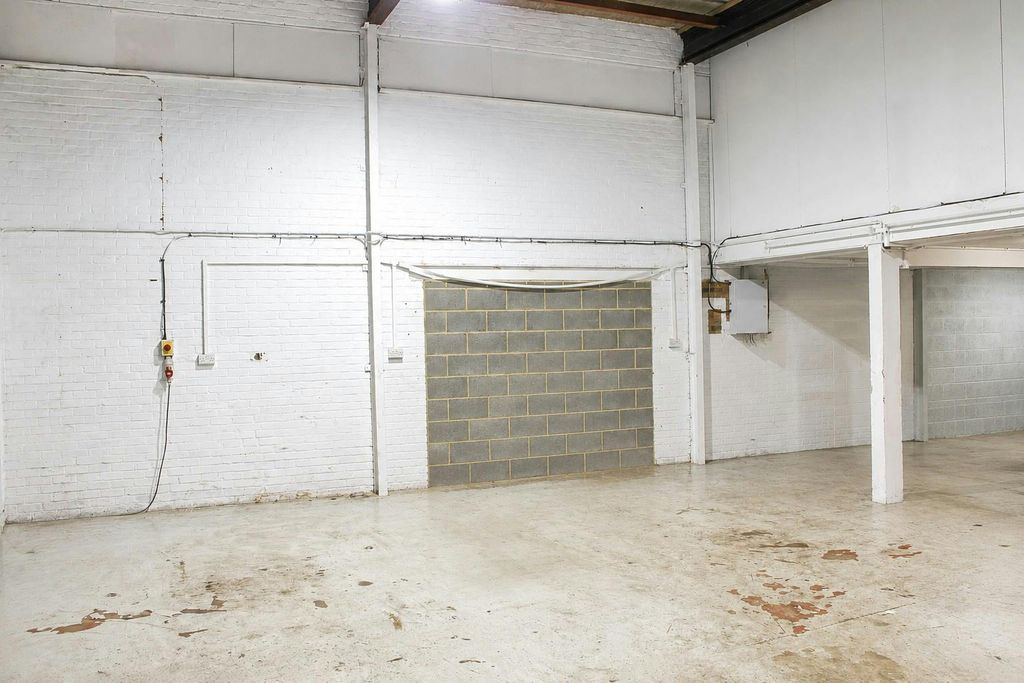 Property photo 3 of 8 Internal Warehouse.Jpg