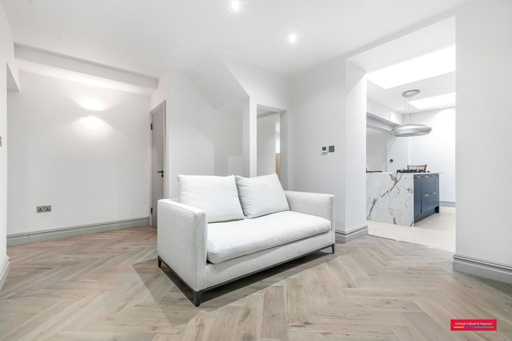 Property photo 2 of 10 Reception