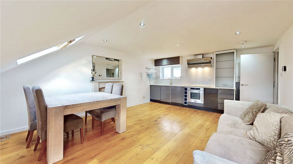 Property photo 2 of 16 Picture No. 20