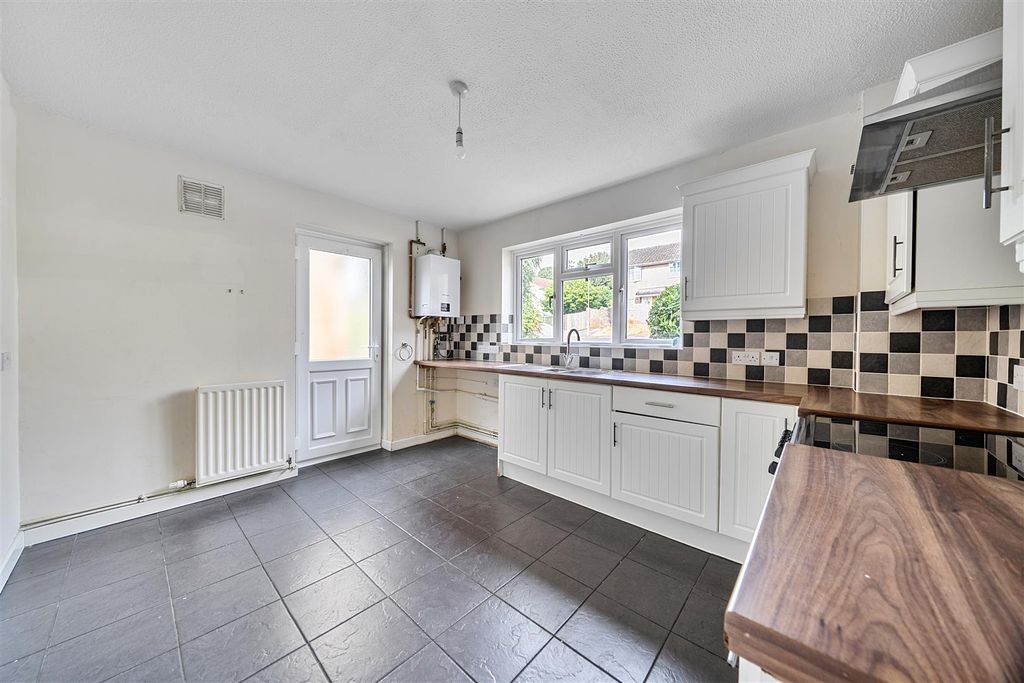 Property photo 3 of 20 Kitchen