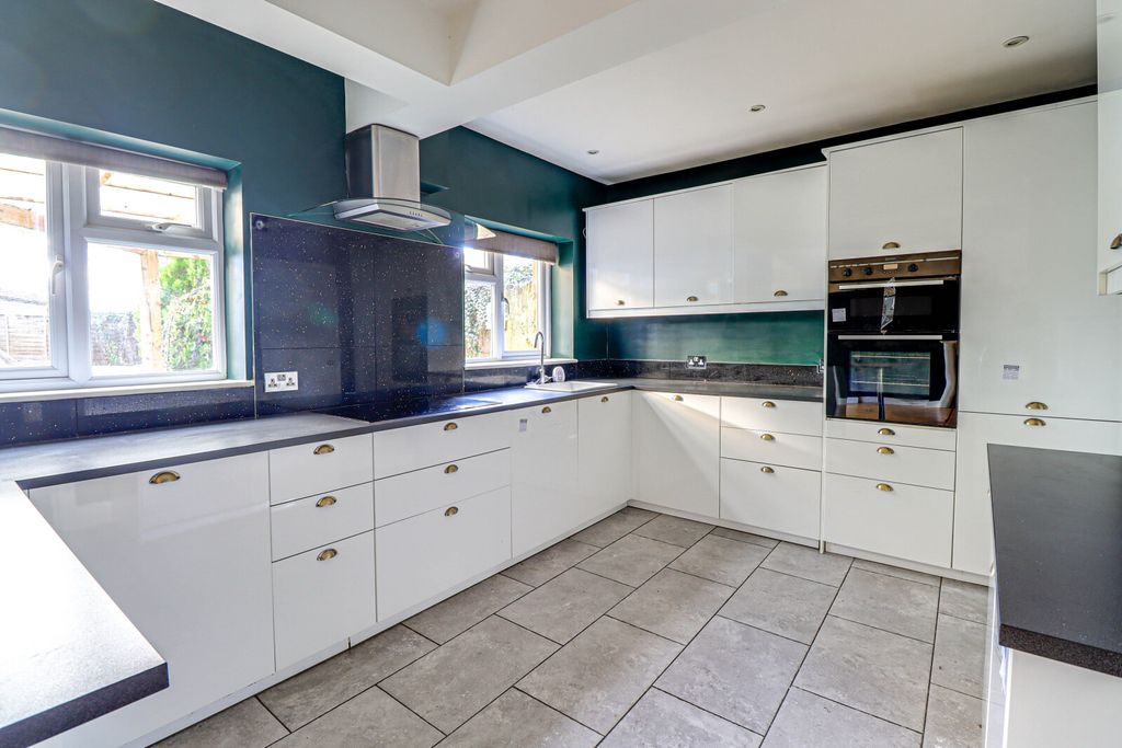 Property photo 2 of 20 Picture No. 32