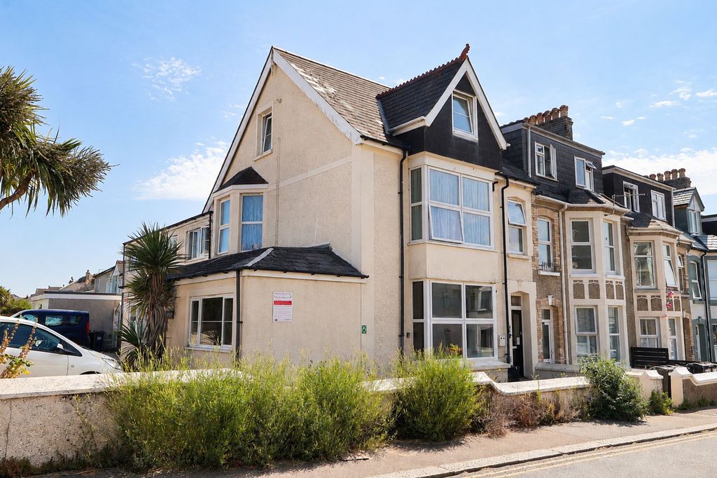 Property photo 1 of 14 External