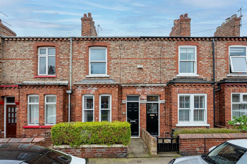 Property photo 1 of 16 External