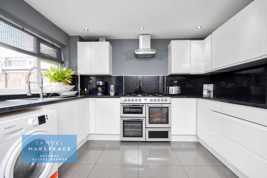 Property photo 3 of 20 Gallery