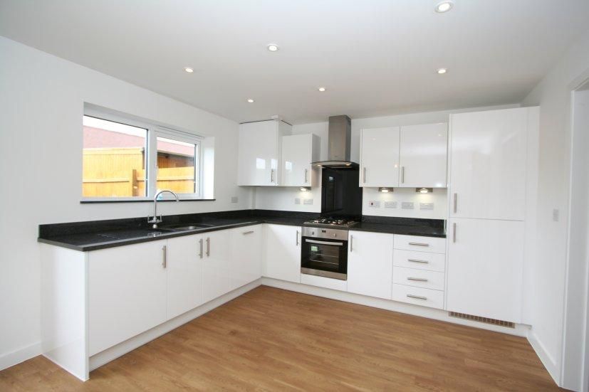 Property photo 2 of 7 Kitchen