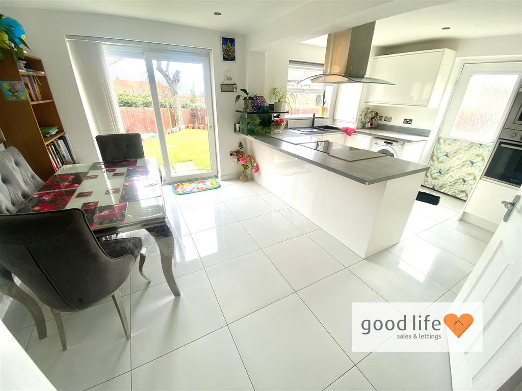 Property photo 2 of 20 20260316_110934266_Ios29Halesworthdrive.Jpg